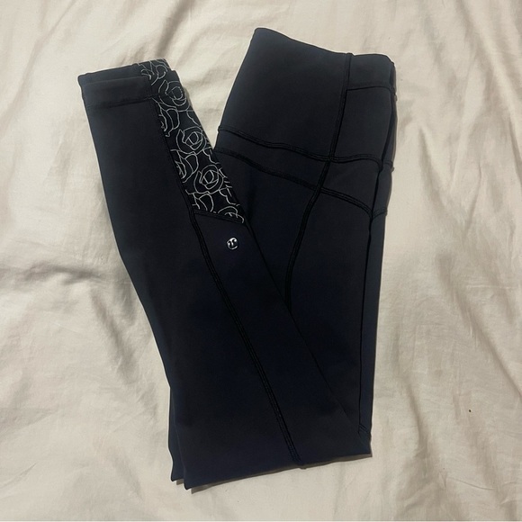 Lululemon Limited Edition Lucent Ice Queen Tight Size 6 - Picture 7 of 12